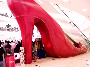 red-pump-shoe-escalator--large-msg-127264454432
